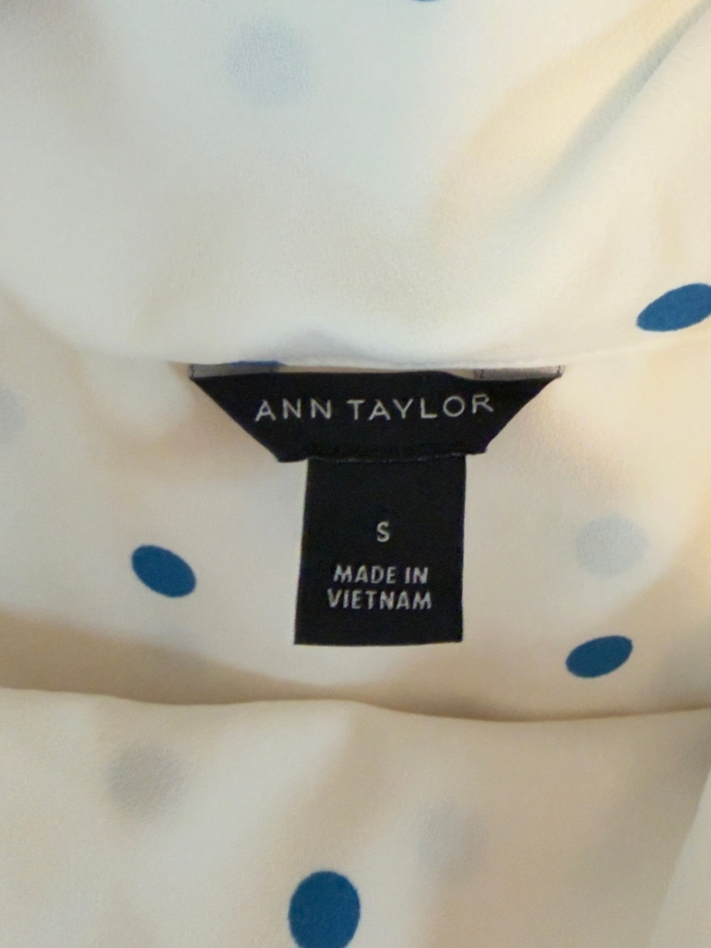 Ann Taylor Cream Sleeveless Polka Dot Tie-Neck Blouse with Blue Dots - Picture 3 of 6